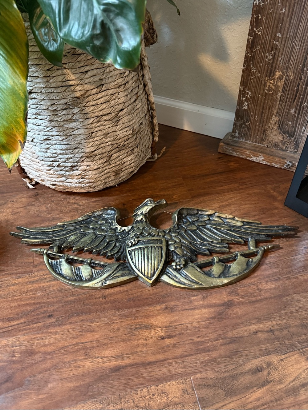 23" Cast Aluminum American Eagle Patriotic Wall Plaque-Eagle Holding Shield